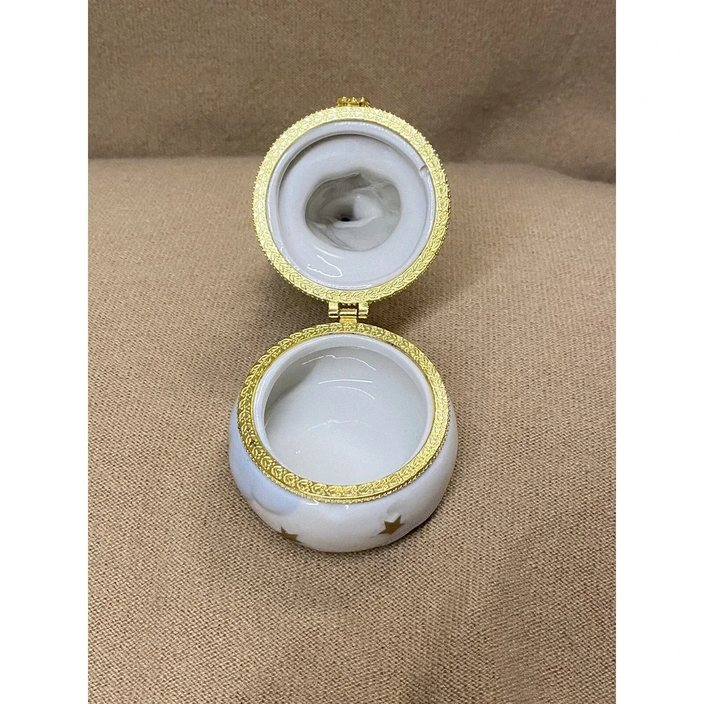 Vintage 1990 Porcelain Angel Girl W Open Arms Trinket Hinged Box Stars & Clouds